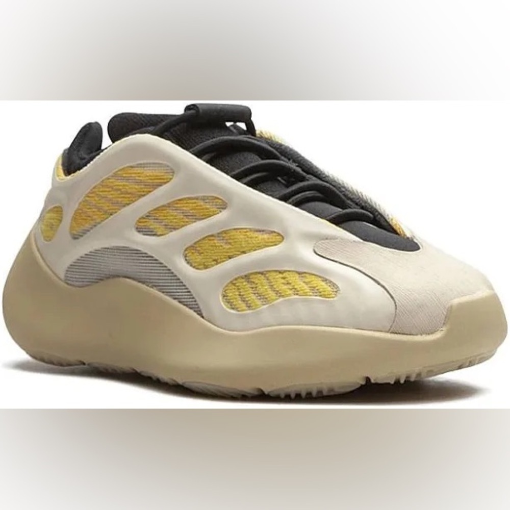 Adidas Yeezy 700 V3 Safflower Boys Size 4.5